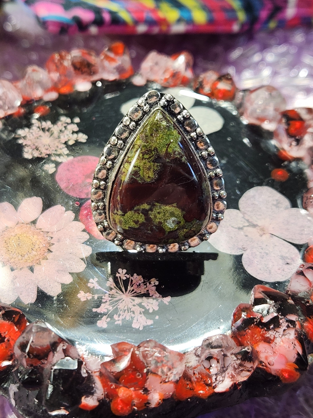 Teardrop Dragon's Blood Stone Ring in Silver-Tone Setting/Decorative Dot Pattern
